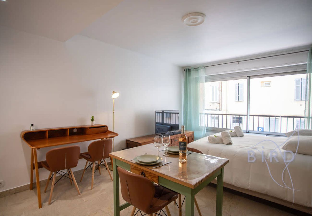 Studio à Cannes - Joli studio rénové au coeur de Cannes 