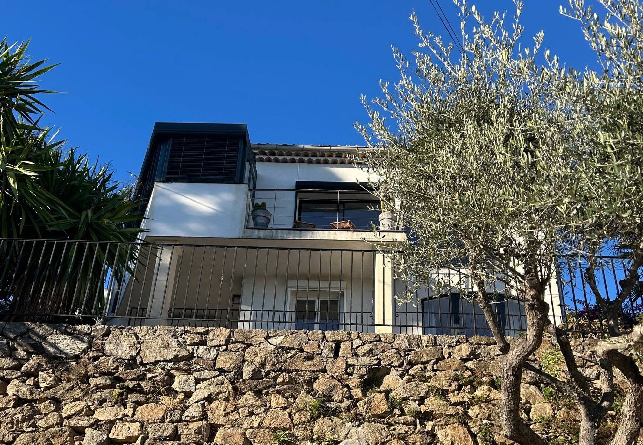 Villa à Vallauris - Villa Vue Mer Piscine Chauffée Élégance Calme 