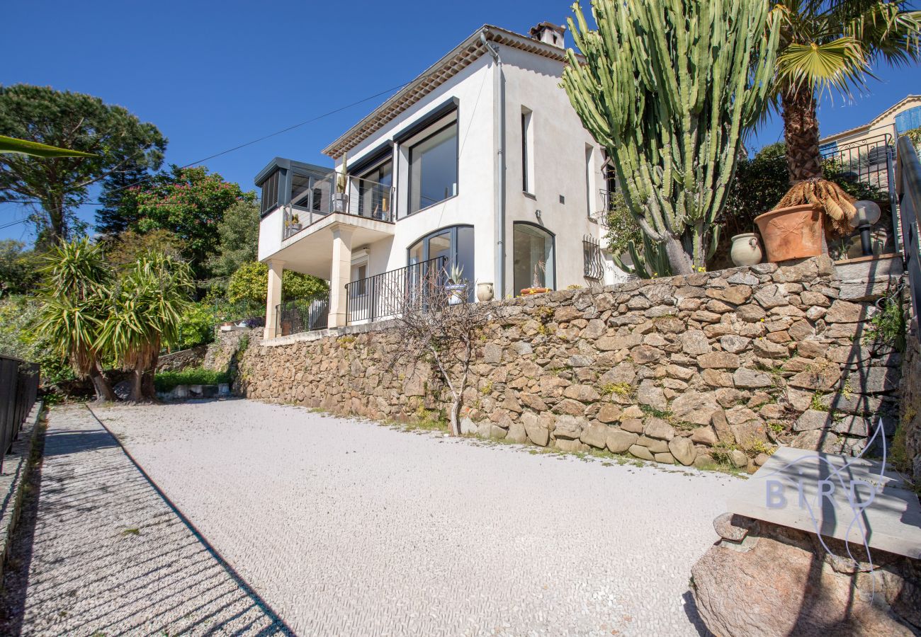 Villa à Vallauris - Villa Vue Mer Piscine Chauffée Élégance Calme 