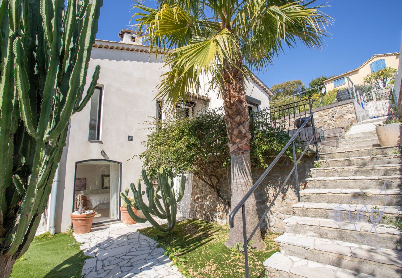 Villa à Vallauris - Villa Vue Mer Piscine Chauffée Élégance Calme 