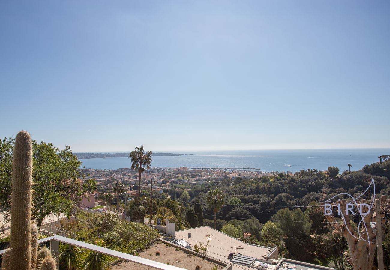 Villa à Vallauris - Villa Vue Mer Piscine Chauffée Élégance Calme 