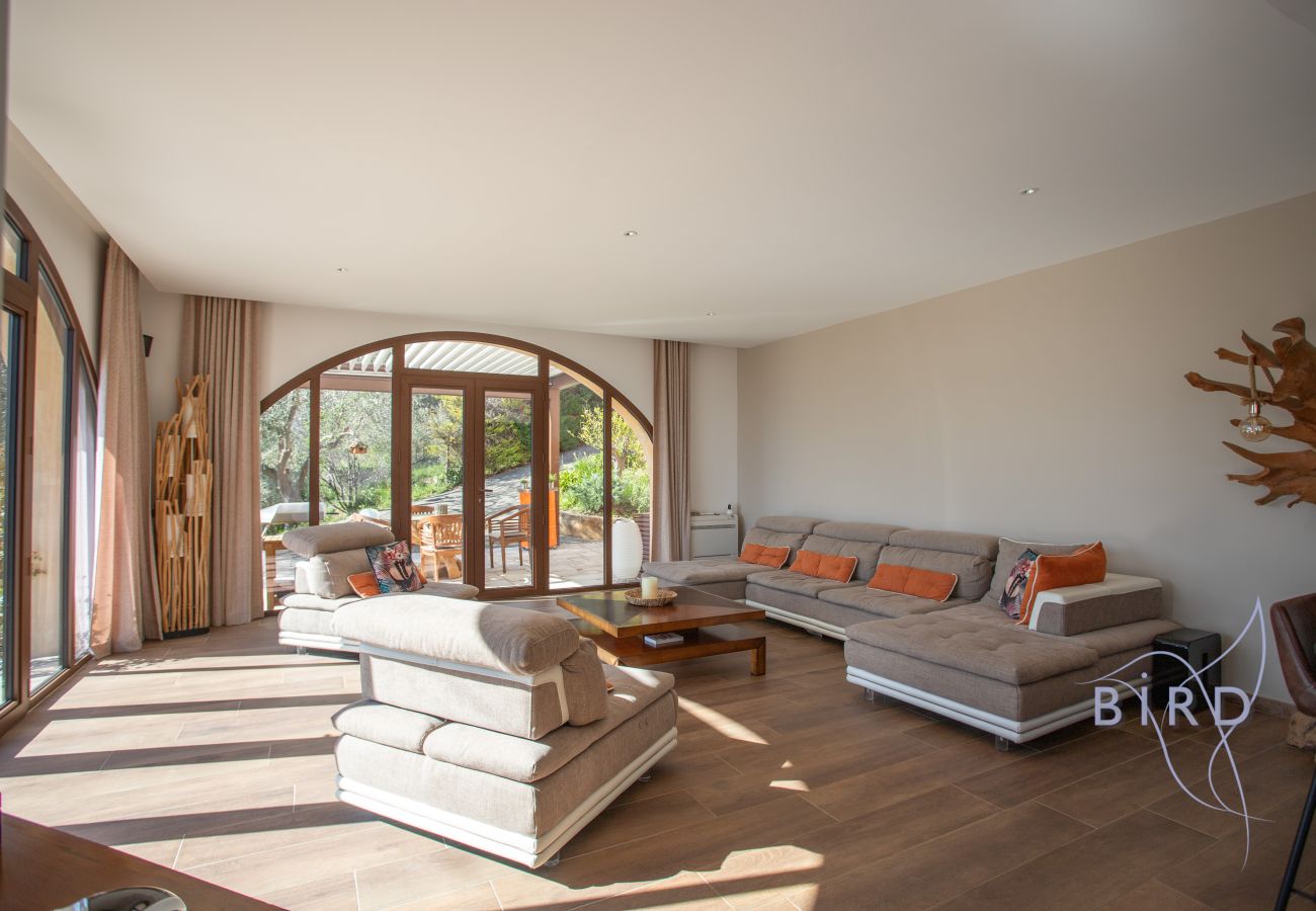 Villa à Montauroux - Moderne et sublime villa provençale AC piscine et vue