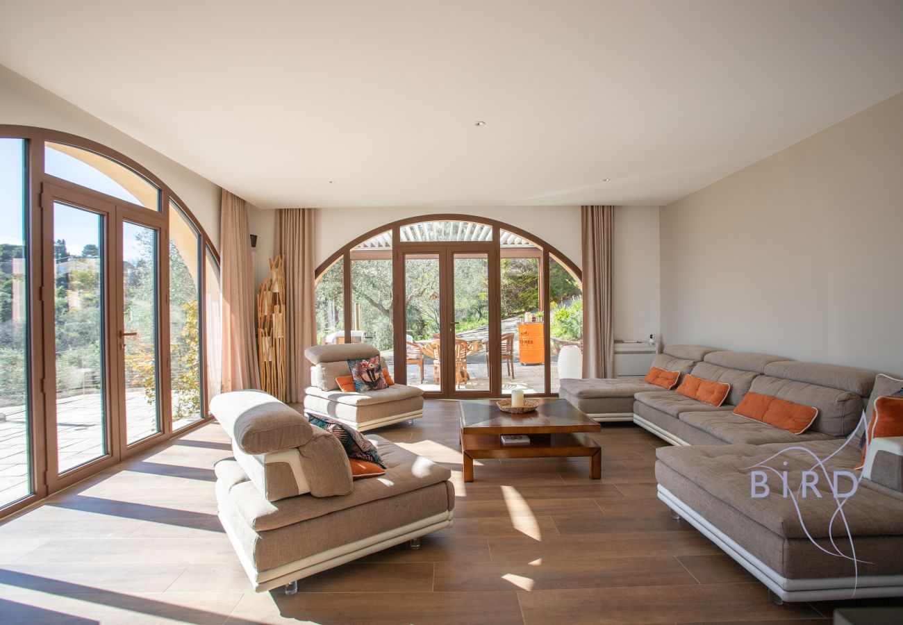 Villa à Montauroux - Moderne et sublime villa provençale AC piscine et vue