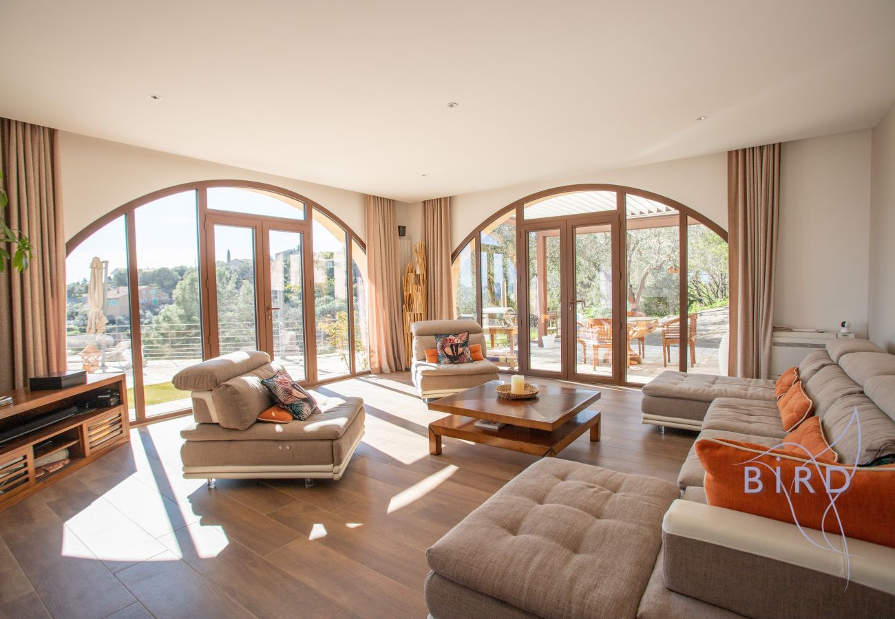 Villa à Montauroux - Moderne et sublime villa provençale AC piscine et vue
