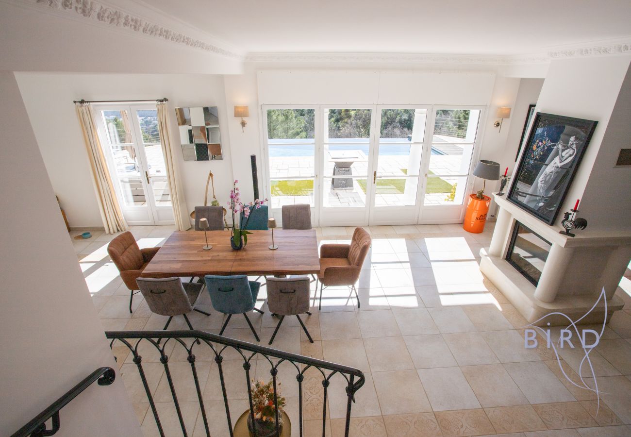 Villa à Montauroux - Moderne et sublime villa provençale AC piscine et vue