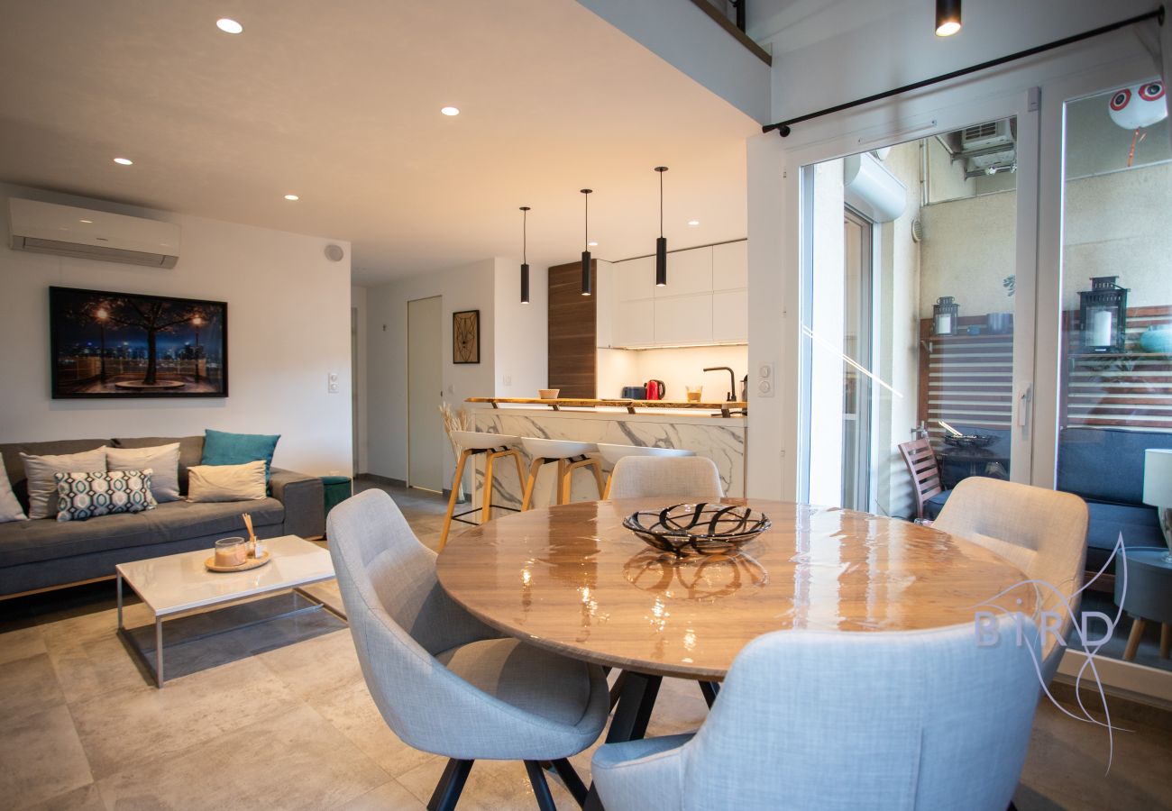 Appartement à Cannes-la-Bocca - Duplex contemporain en bord de mer AC Parking