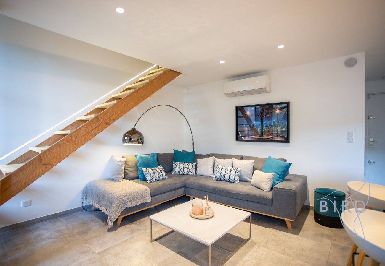 Appartement à Cannes-la-Bocca - Duplex contemporain en bord de mer AC Parking