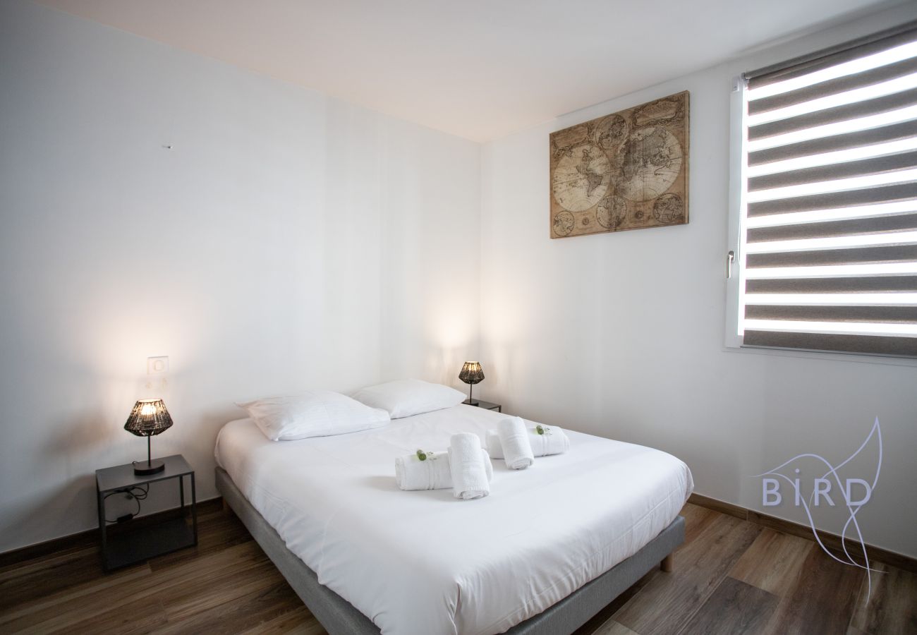 Appartement à Cannes-la-Bocca - Duplex contemporain en bord de mer AC Parking