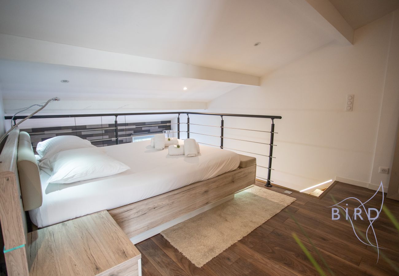 Appartement à Cannes-la-Bocca - Duplex contemporain en bord de mer AC Parking