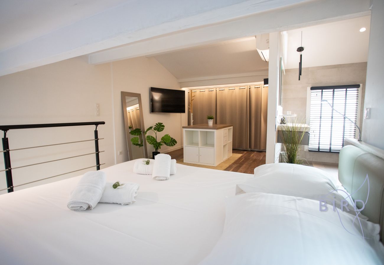 Appartement à Cannes-la-Bocca - Duplex contemporain en bord de mer AC Parking