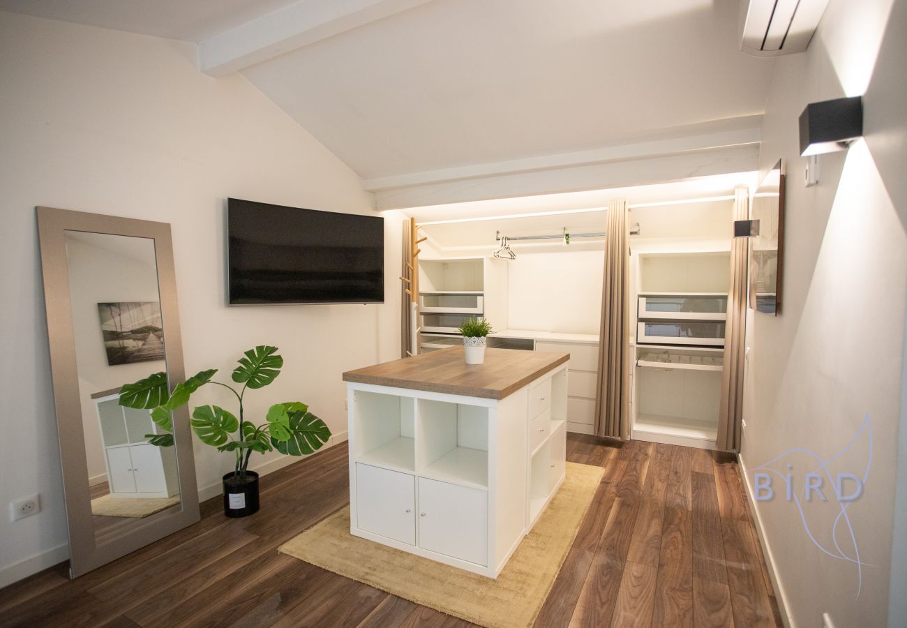 Appartement à Cannes-la-Bocca - Duplex contemporain en bord de mer AC Parking