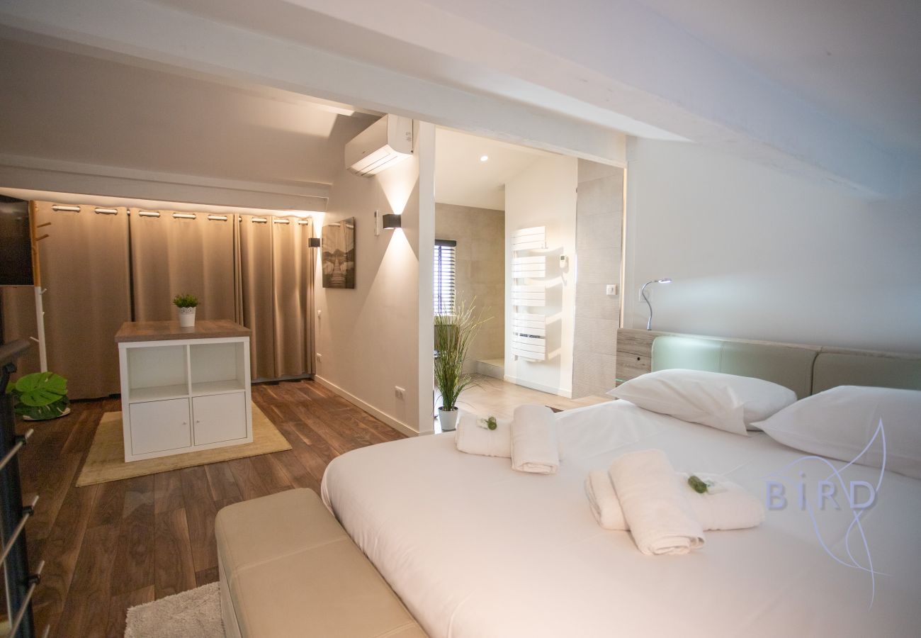 Appartement à Cannes-la-Bocca - Duplex contemporain en bord de mer AC Parking