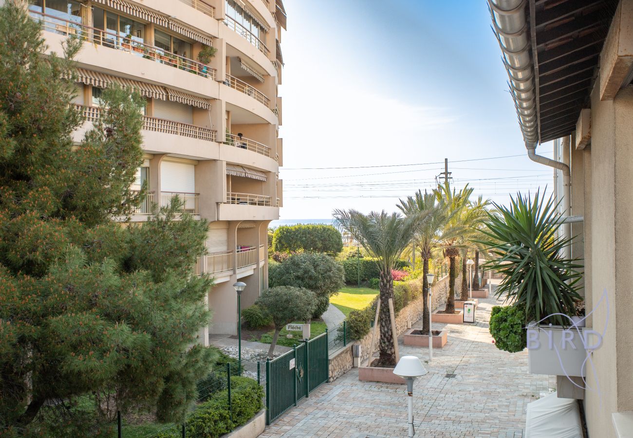 Appartement à Cannes-la-Bocca - Duplex contemporain en bord de mer AC Parking
