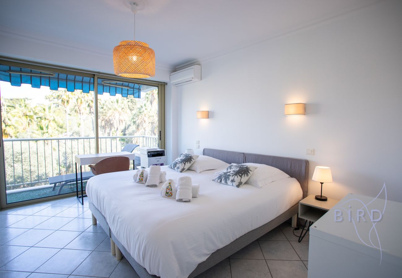 Appartement à Cannes - Grand 2P avec terrasse, parking & piscine - Cannes Montfleury