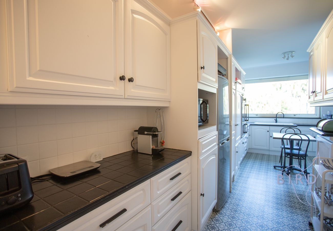 Appartement à Cannes - Grand 2P avec terrasse, parking & piscine - Cannes Montfleury