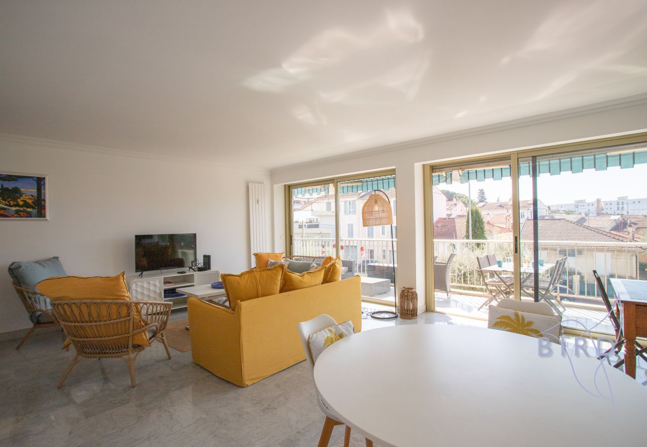 Appartement à Cannes - Grand 2P avec terrasse, parking & piscine - Cannes Montfleury
