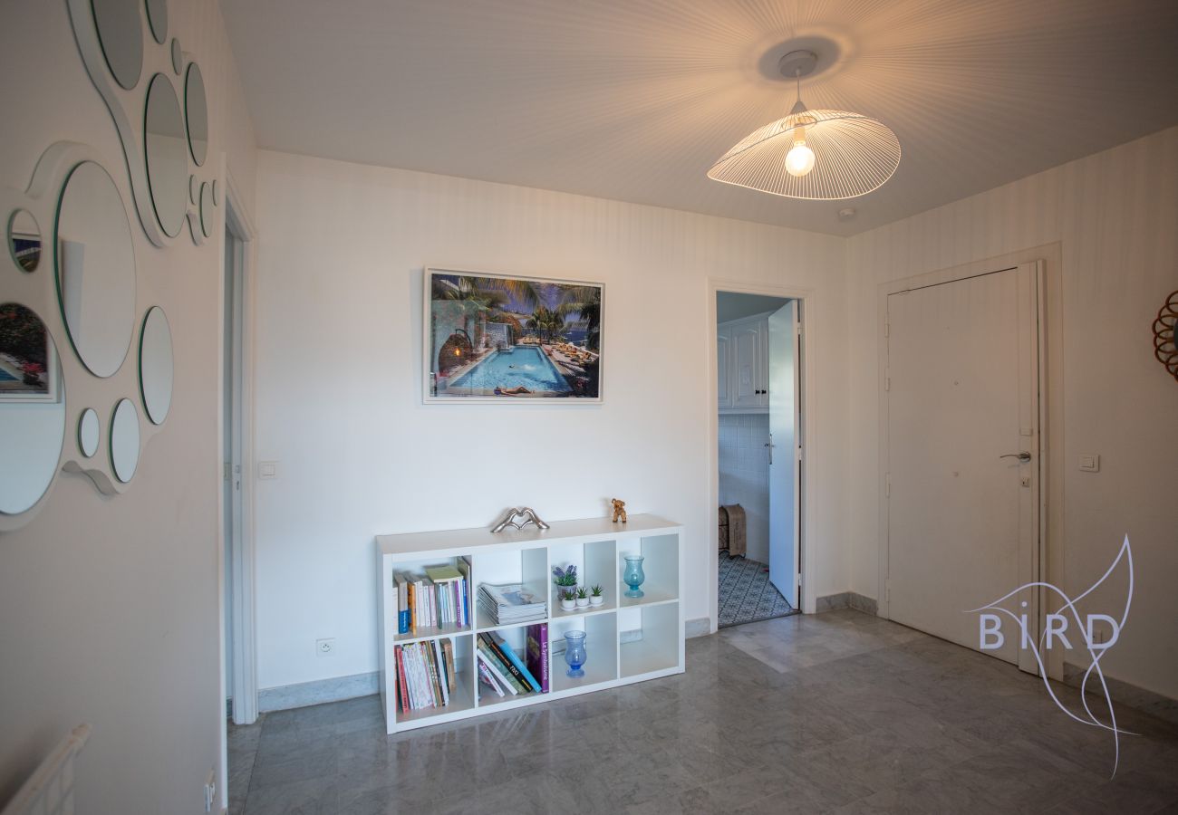 Appartement à Cannes - Grand 2P avec terrasse, parking & piscine - Cannes Montfleury