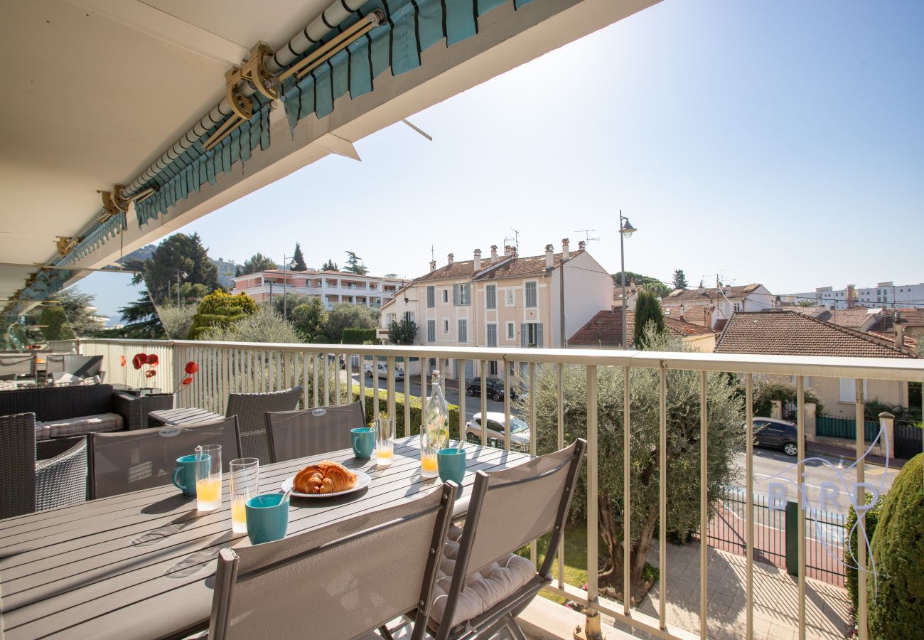 Appartement à Cannes - Grand 2P avec terrasse, parking & piscine - Cannes Montfleury