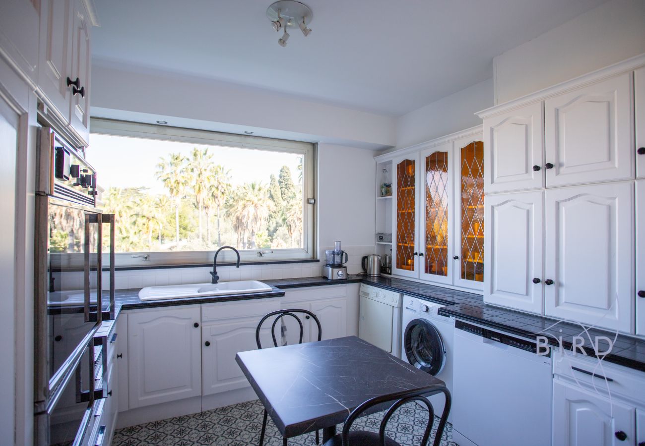 Appartement à Cannes - Grand 2P avec terrasse, parking & piscine - Cannes Montfleury