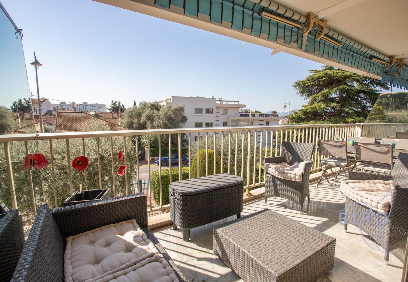 Appartement à Cannes - Grand 2P avec terrasse, parking & piscine - Cannes Montfleury