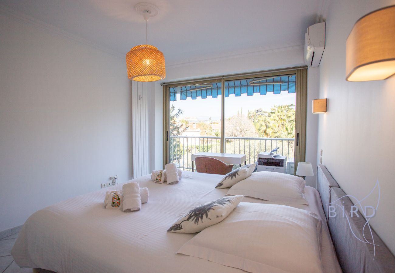 Appartement à Cannes - Grand 2P avec terrasse, parking & piscine - Cannes Montfleury