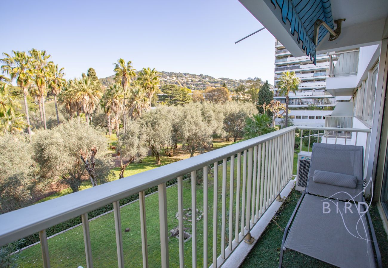 Appartement à Cannes - Grand 2P avec terrasse, parking & piscine - Cannes Montfleury
