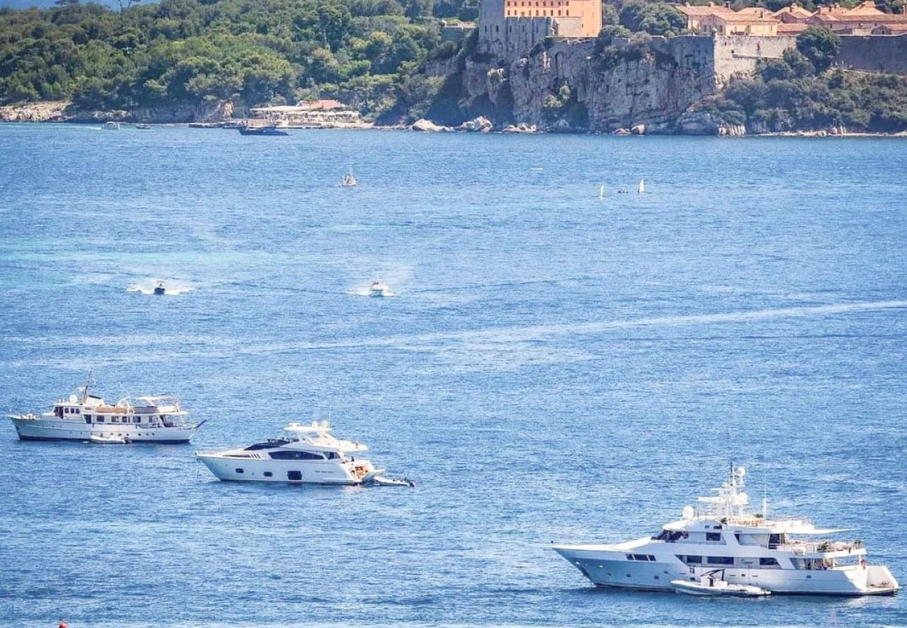 Appartement à Cannes - Grand 2P avec terrasse, parking & piscine - Cannes Montfleury