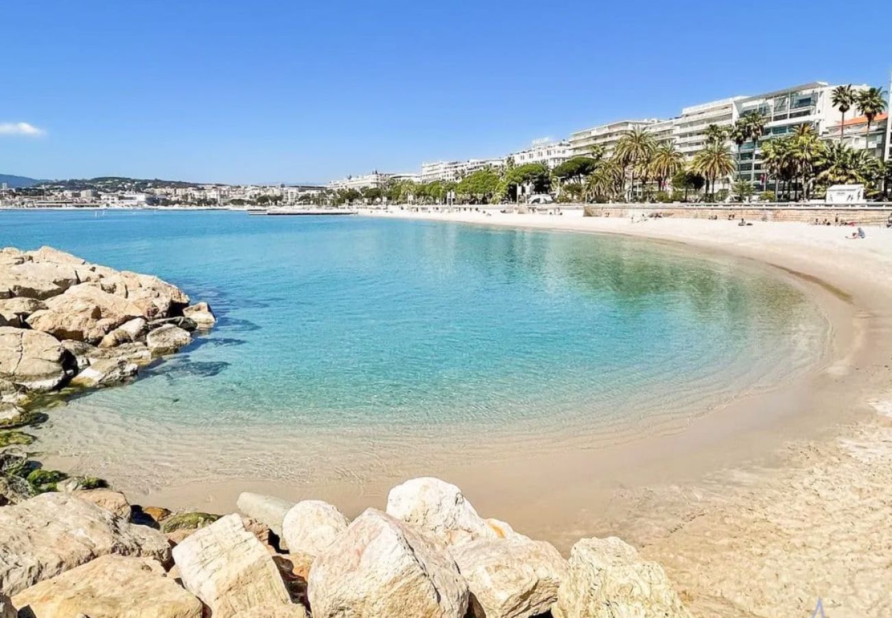 Appartement à Cannes - Grand 2P avec terrasse, parking & piscine - Cannes Montfleury