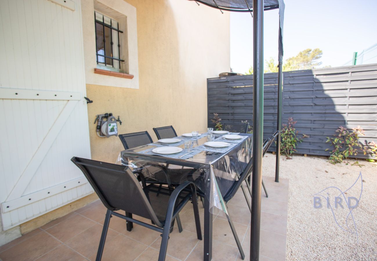 Appartement à Tourrettes - Charmante maison jumelé avec piscine commune
