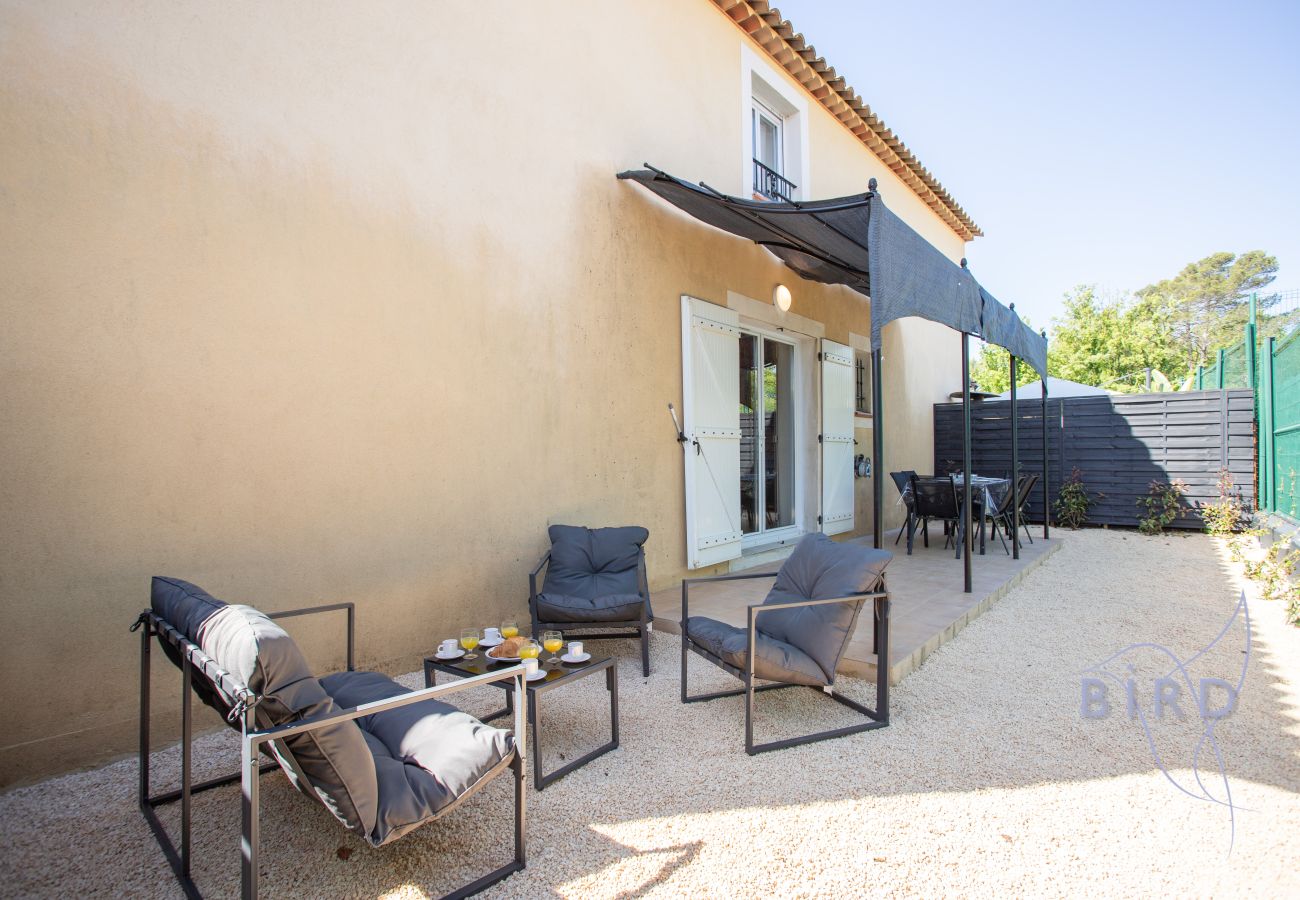 Appartement à Tourrettes - Charmante maison jumelé avec piscine commune
