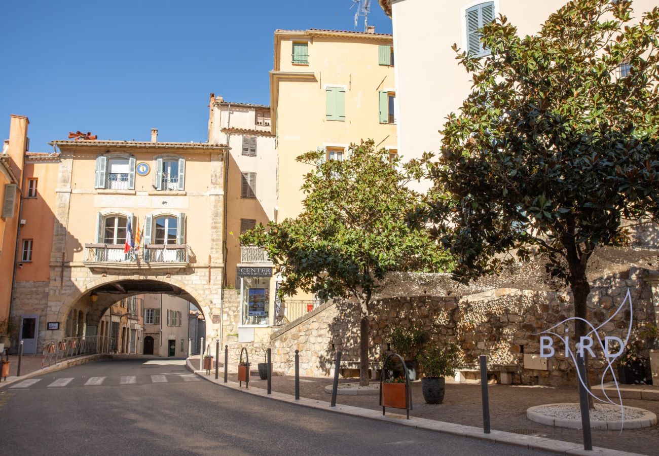 Appartement à Tourrettes - Charmante maison jumelé avec piscine commune