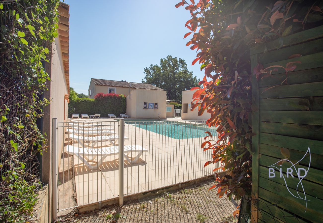Appartement à Tourrettes - Charmante maison jumelé avec piscine commune