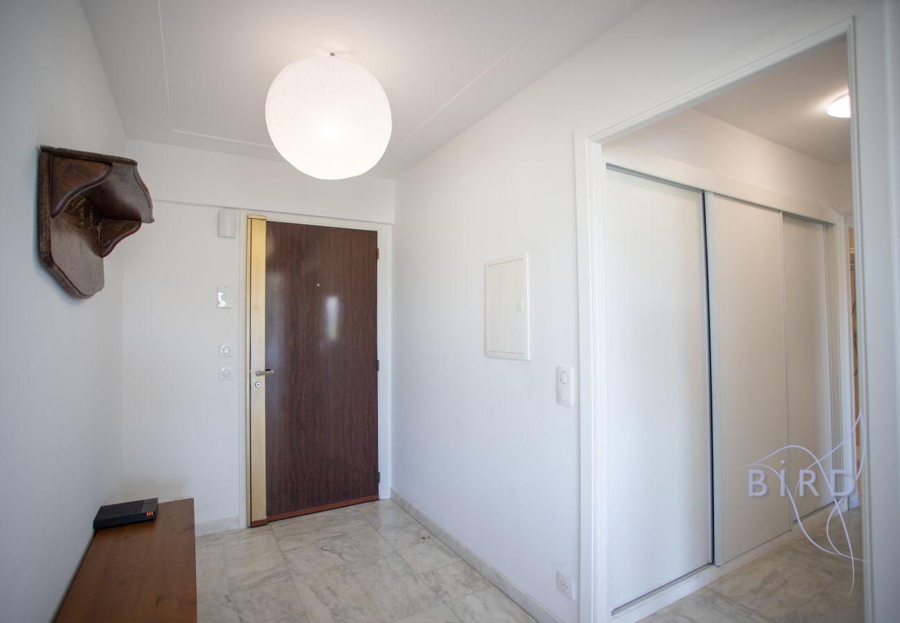 Appartement à Antibes - T3 d’exception avec terrasse & vue mer/port/Fort Vauban