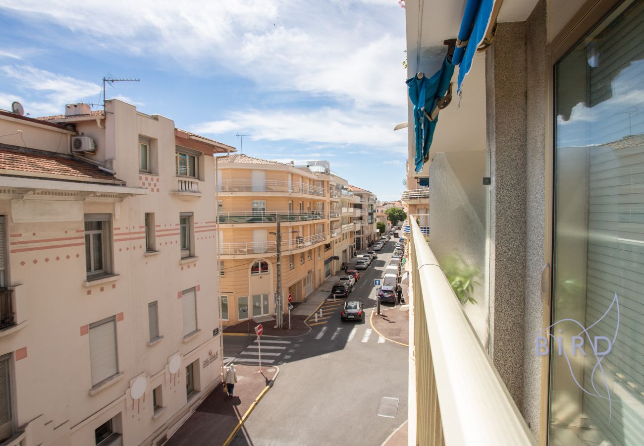 Appartement à Antibes - T3 d’exception avec terrasse & vue mer/port/Fort Vauban