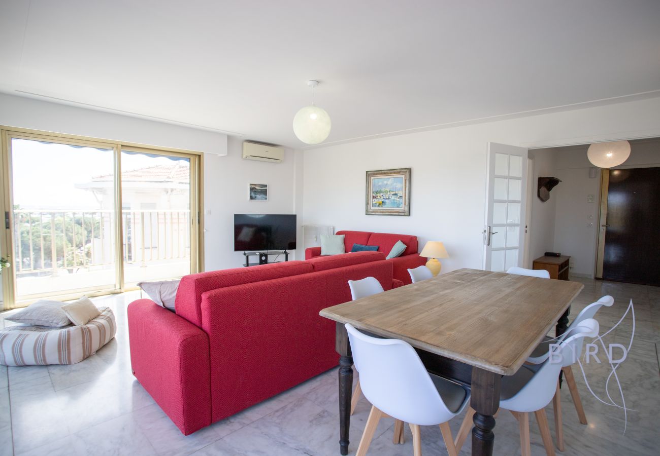 Appartement à Antibes - T3 d’exception avec terrasse & vue mer/port/Fort Vauban