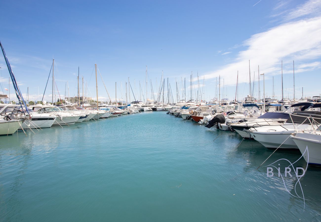 Appartement à Antibes - T3 d’exception avec terrasse & vue mer/port/Fort Vauban