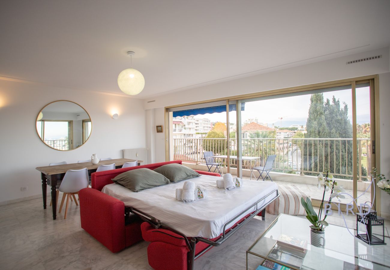 Appartement à Antibes - T3 d’exception avec terrasse & vue mer/port/Fort Vauban