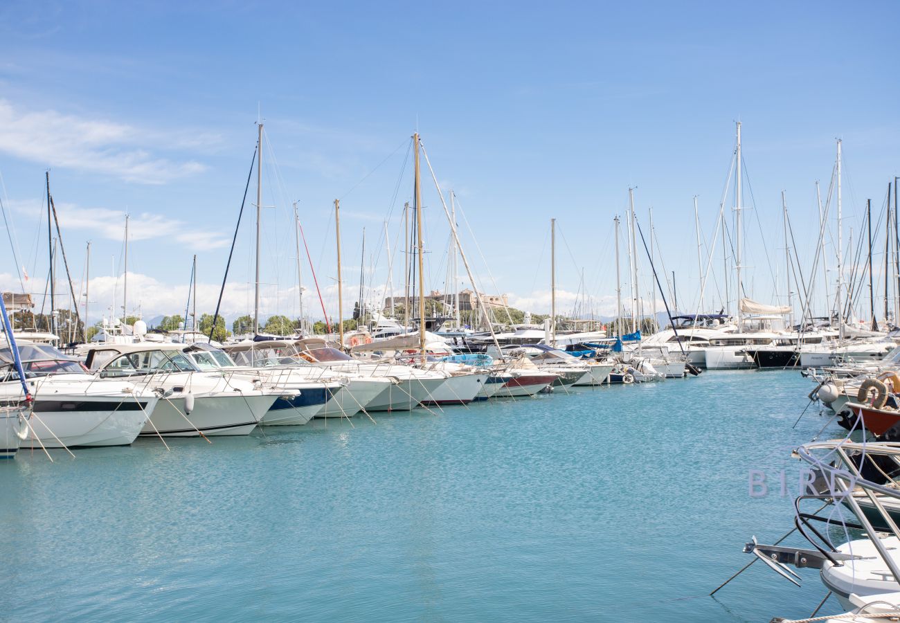 Appartement à Antibes - T3 d’exception avec terrasse & vue mer/port/Fort Vauban