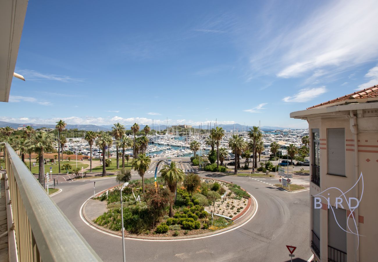 Appartement à Antibes - T3 d’exception avec terrasse & vue mer/port/Fort Vauban