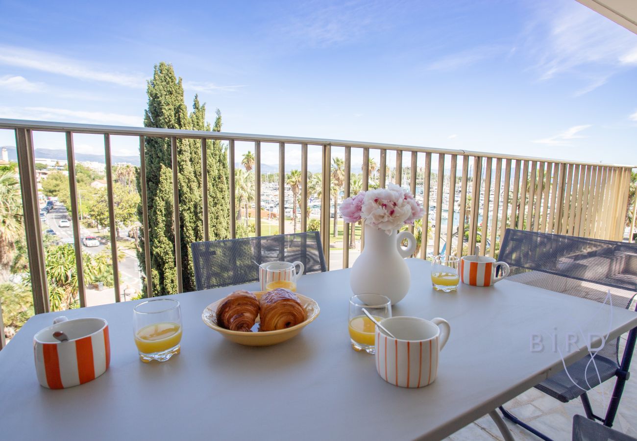 Appartement à Antibes - T3 d’exception avec terrasse & vue mer/port/Fort Vauban