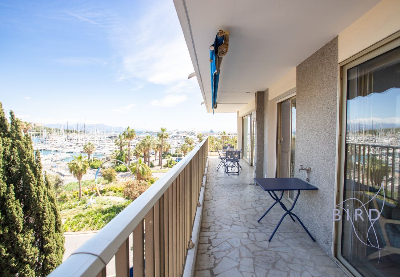 Appartement à Antibes - T3 d’exception avec terrasse & vue mer/port/Fort Vauban