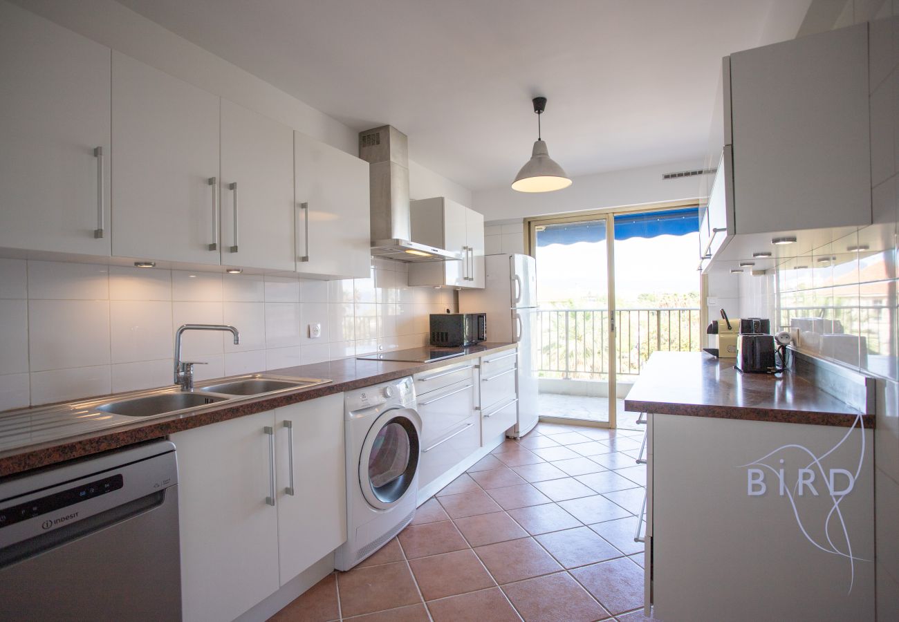 Appartement à Antibes - T3 d’exception avec terrasse & vue mer/port/Fort Vauban