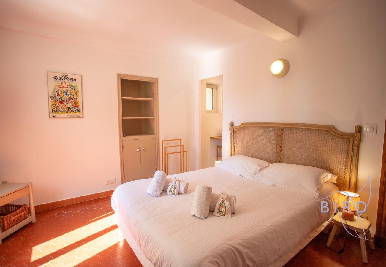Villa à Seillans - Charmante maison provençale rénovée avec piscine