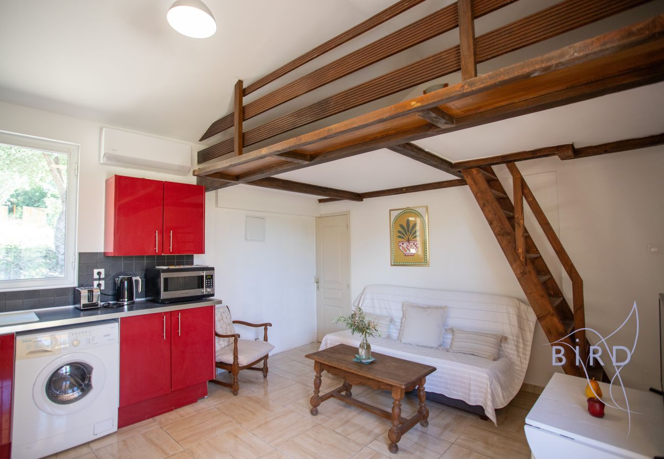 Maison à Saint-Paul-en-Forêt - Charmant gîte climatisé avec piscine