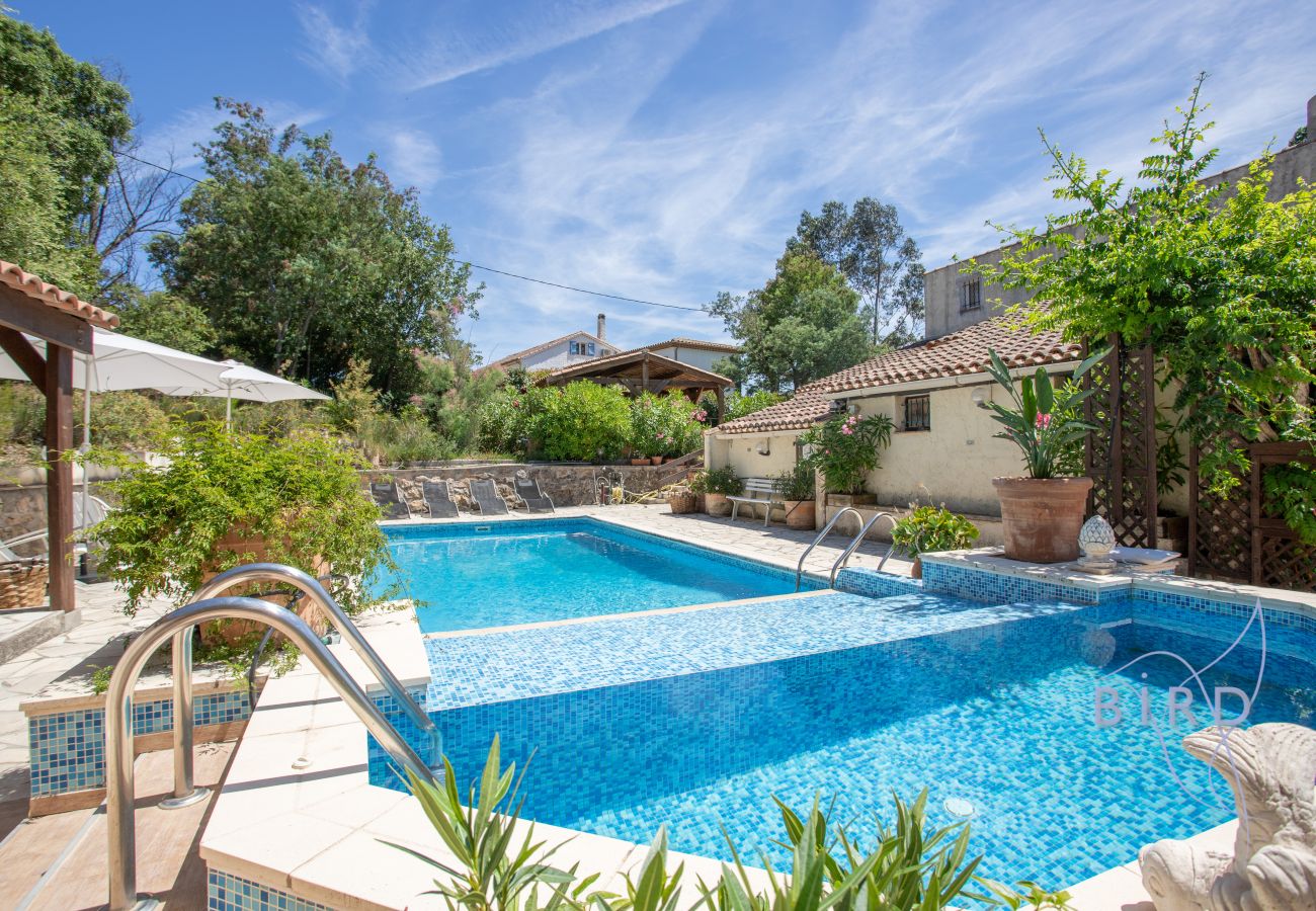 Maison à Saint-Paul-en-Forêt - Charmant gîte climatisé avec piscine