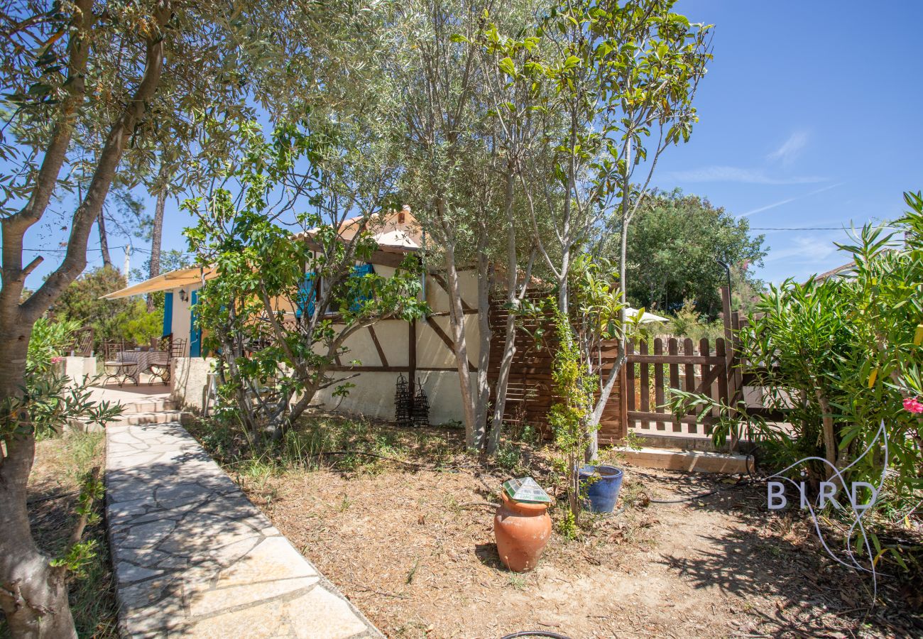 Maison à Saint-Paul-en-Forêt - Charmant gîte climatisé avec piscine
