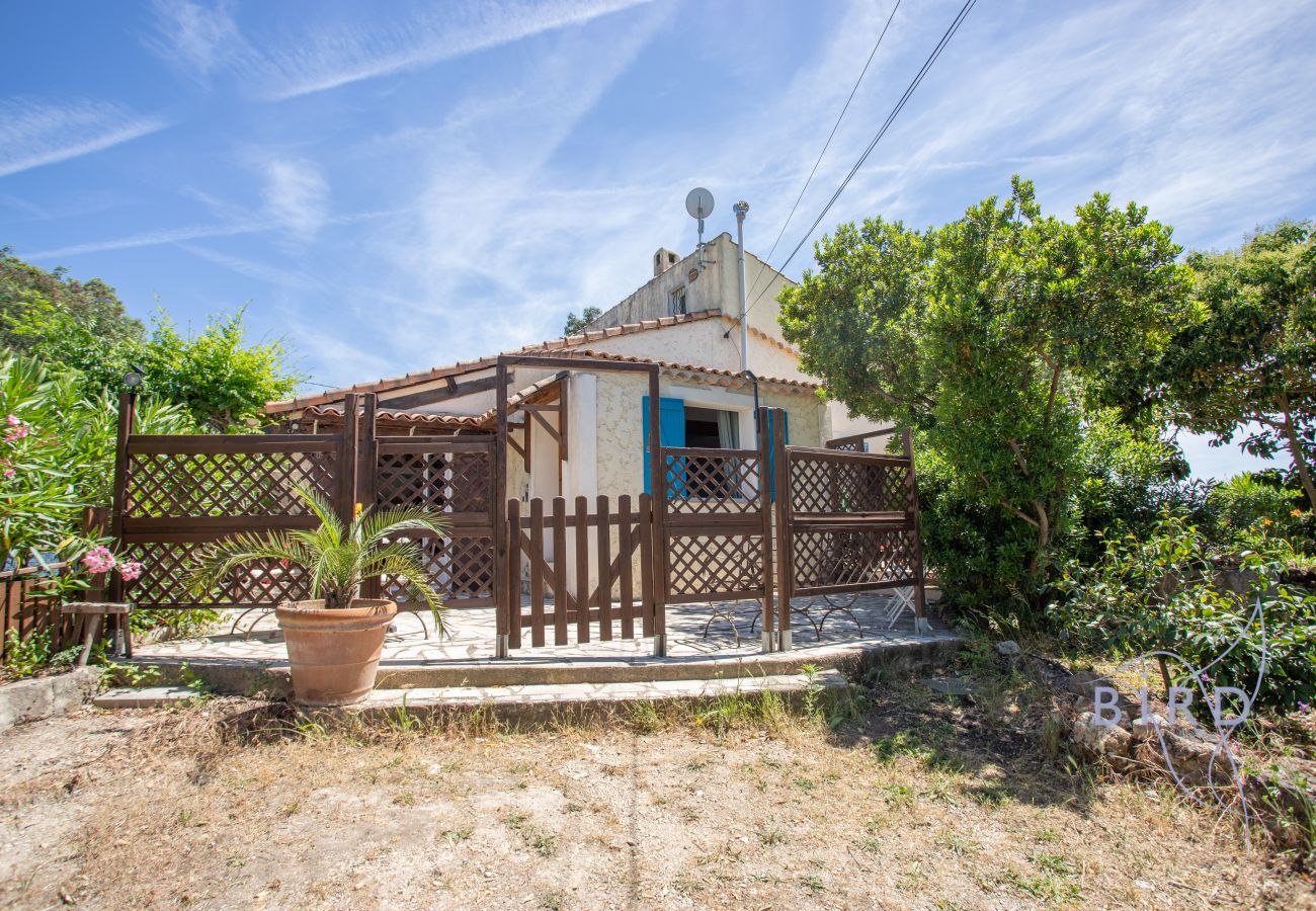 Studio à Saint-Paul-en-Forêt - Studio climatisé avec piscine et terrasse