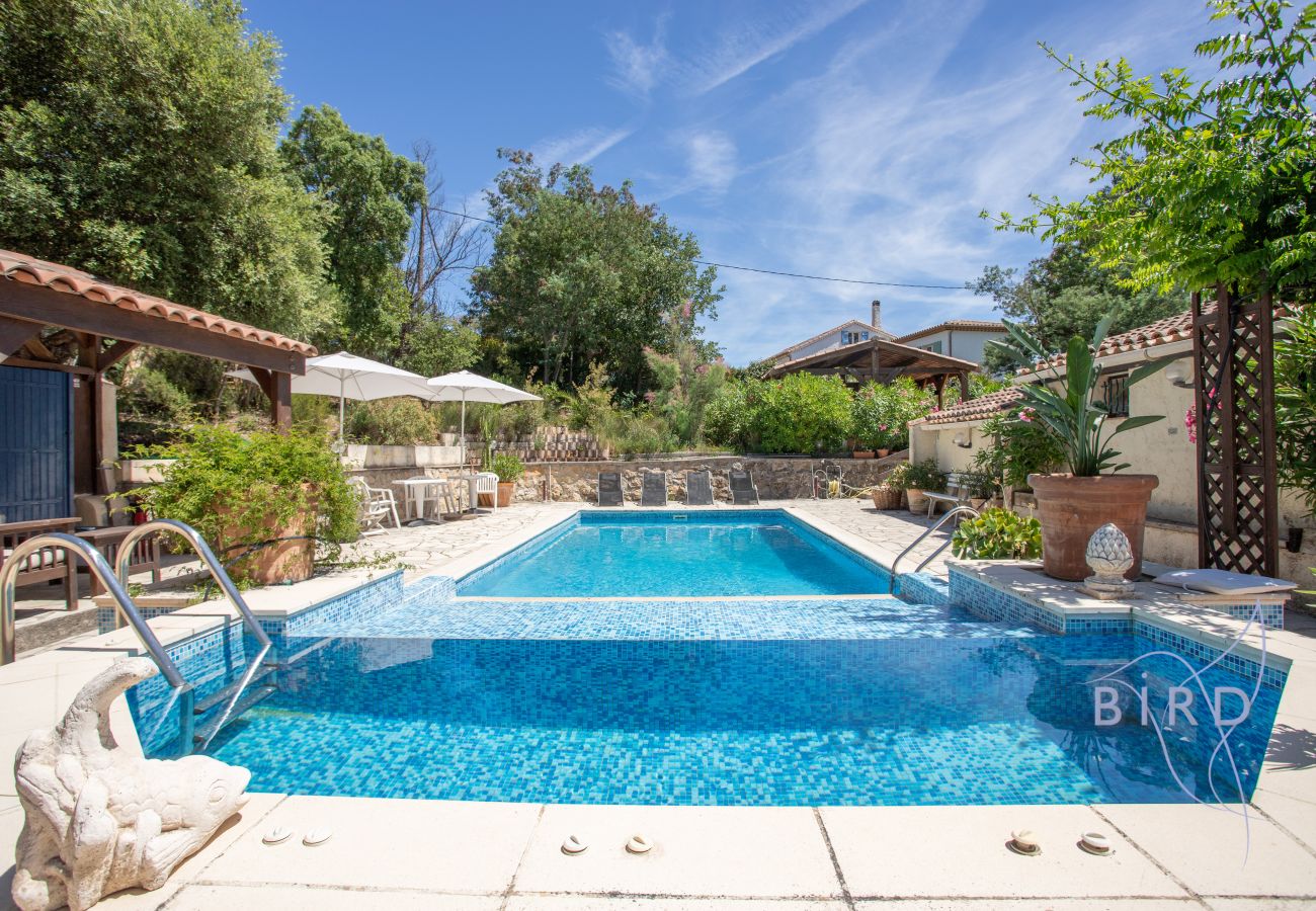 Studio à Saint-Paul-en-Forêt - Studio climatisé avec piscine et terrasse