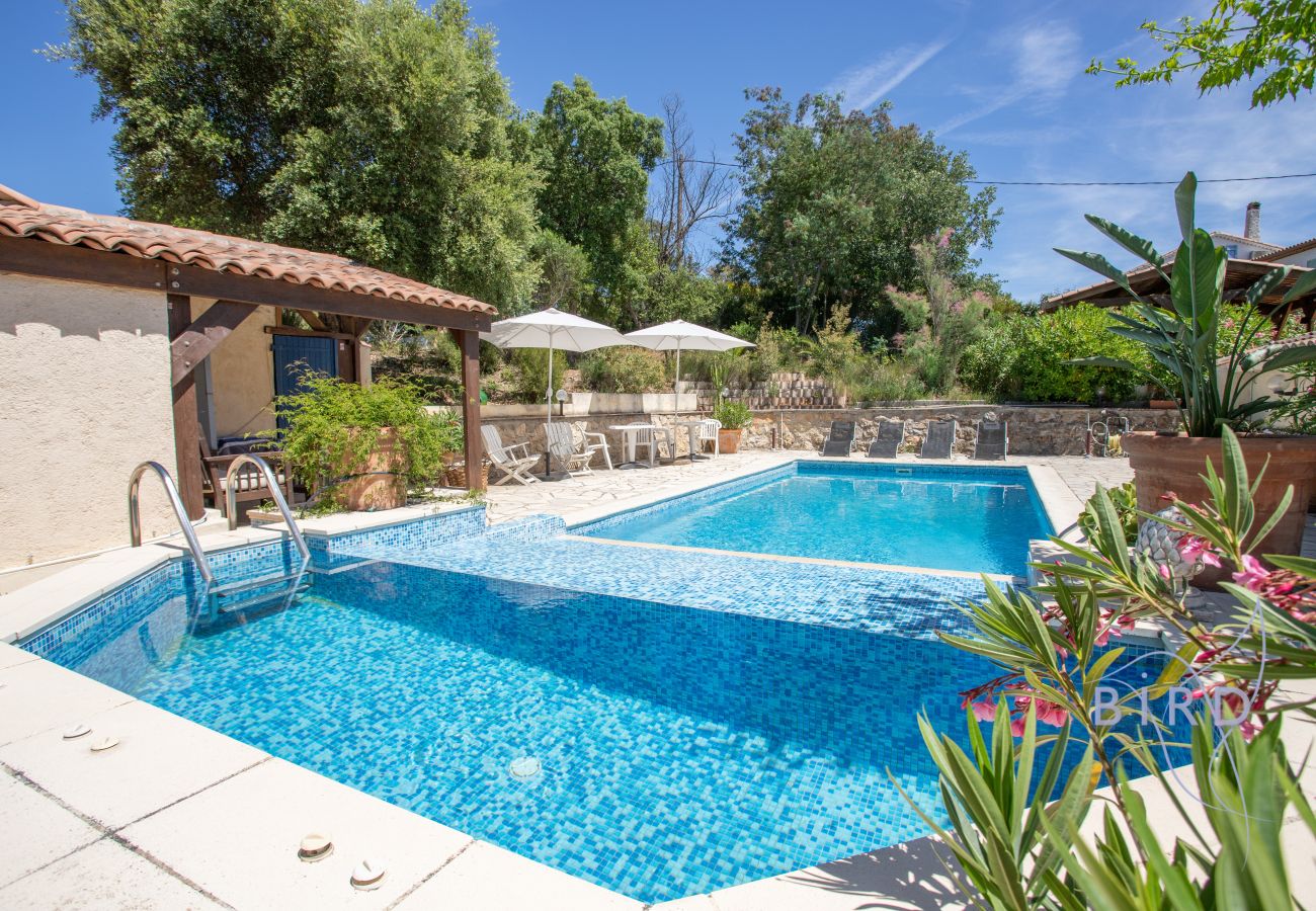 Studio à Saint-Paul-en-Forêt - Studio climatisé avec piscine et terrasse
