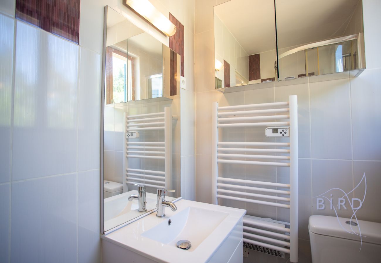 Maison mitoyenne à Saint-Paul-en-Forêt - Domaine privatif avec 2 gîtes, piscine et terrasses 